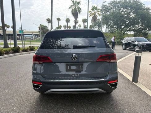 Used 2024 Volkswagen Taos SE w/ Panoramic Sunroof Package FWD image 4
