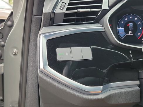 Used 2020 Audi Q3 2.0T Premium w/ Convenience Package image 27