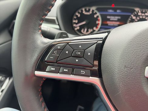 Used 2023 Nissan Altima 2.5 SR w/ SR Premium Package FWD image 17