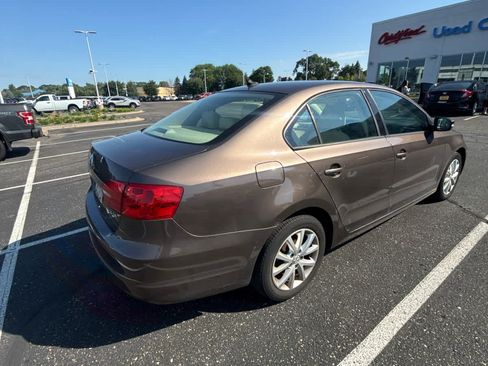 Used 2011 Volkswagen Jetta SE FWD image 3