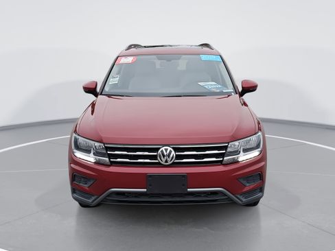 Certified 2019 Volkswagen Tiguan SE w/ Panoramic Sunroof Package image 8