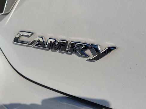 Used 2016 Toyota Camry SE image 7