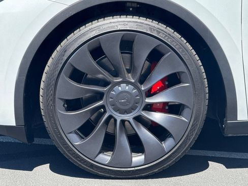 Used 2023 Tesla Model Y Performance AWD/4WD image 15