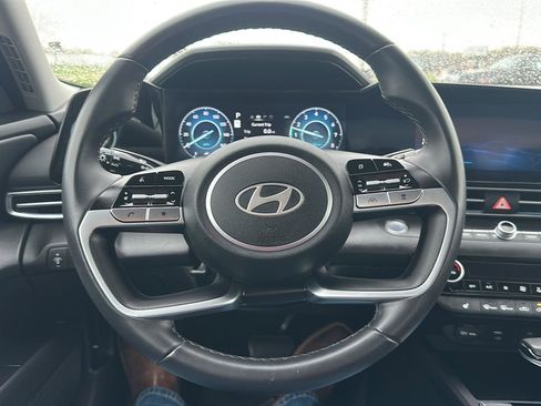Used 2025 Hyundai Elantra Limited FWD image 17