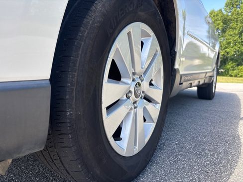 Used 2015 Subaru Outback 2.5i Premium AWD/4WD image 9