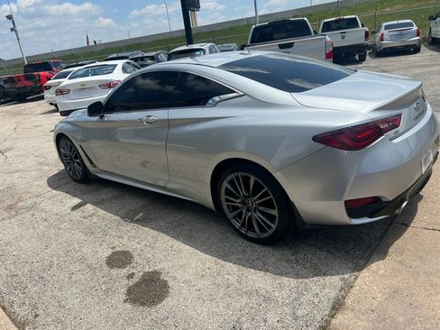 Used 2017 INFINITI Q60 Red Sport 400 AWD/4WD image 10