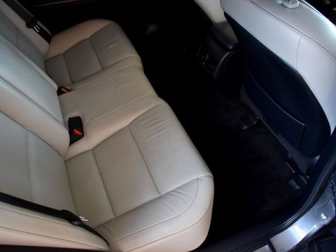 Used 2014 Lexus ES 350 w/ Luxury Package FWD image 39