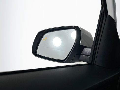 Used 2025 Hyundai Venue SEL image 16