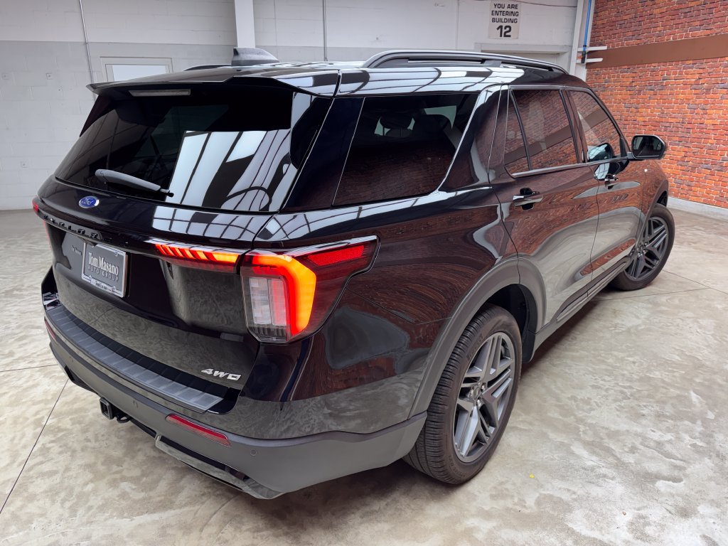 Used 2025 Ford Explorer ST-Line w/ ST-Line Street Pack AWD/4WD image 7