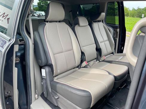 Used 2017 Kia Sedona LX w/ LX Essentials Premium Package FWD image 40