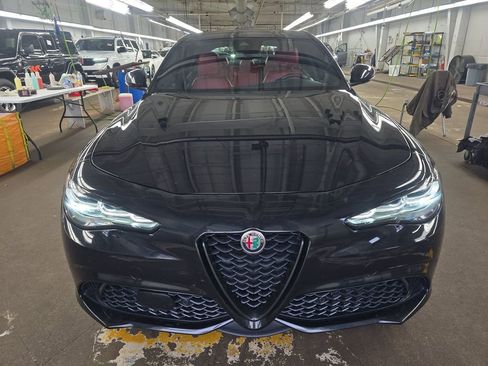 Used 2024 Alfa Romeo Giulia Veloce image 2