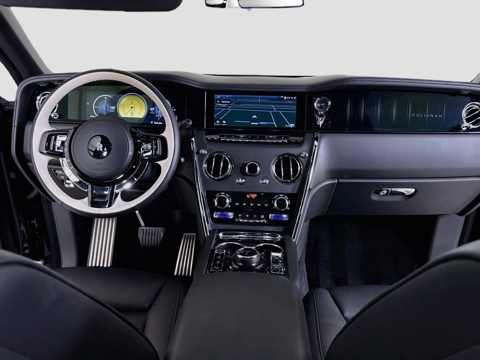 Used 2025 Rolls-Royce Cullinan AWD/4WD image 30