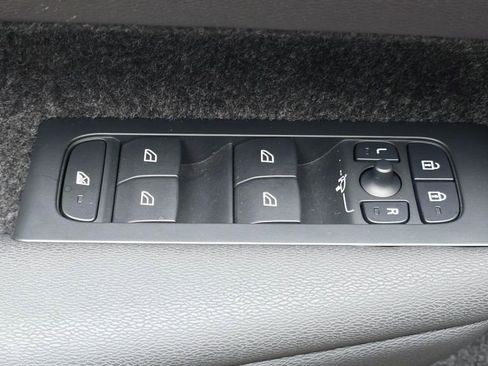 Certified 2024 Volvo XC40 B5 Core AWD/4WD image 24