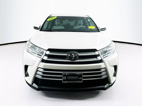 Used 2019 Toyota Highlander XLE AWD/4WD image 2