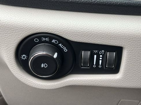 Certified 2023 Chrysler Pacifica Touring-L FWD image 19