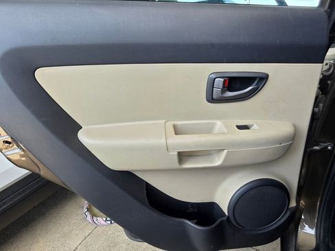 Used 2010 Kia Soul ! FWD image 18