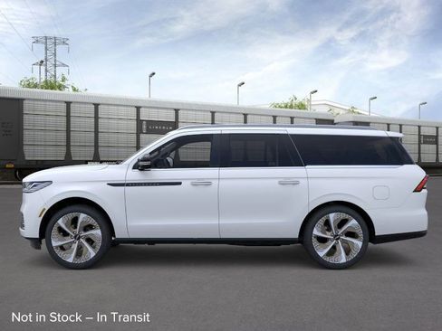 New 2026 Lincoln Navigator L Black Label AWD/4WD image 3