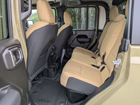 New 2026 Jeep Gladiator Willys AWD/4WD image 13