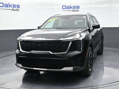 Certified 2025 Kia Sorento S AWD/4WD image 4