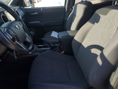 Used 2016 Toyota Tacoma TRD Sport image 17