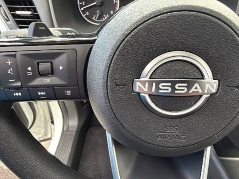 Used 2023 Nissan Rogue SV AWD/4WD image 17