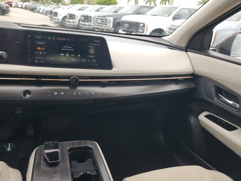 Used 2025 Nissan Ariya AWD image 17