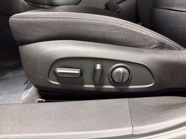 Used 2016 Chevrolet Malibu LT FWD image 12