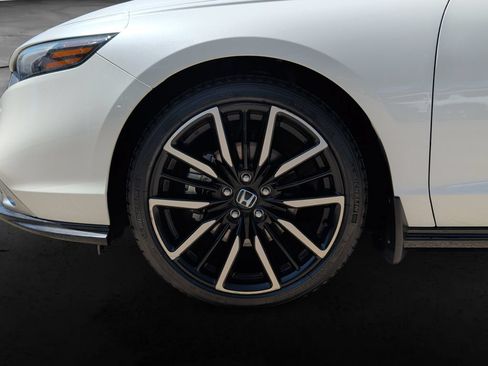 Used 2025 Honda Accord Touring image 9