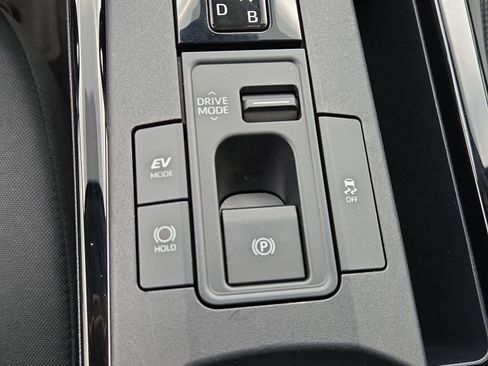 Certified 2025 Toyota Prius LE FWD image 26