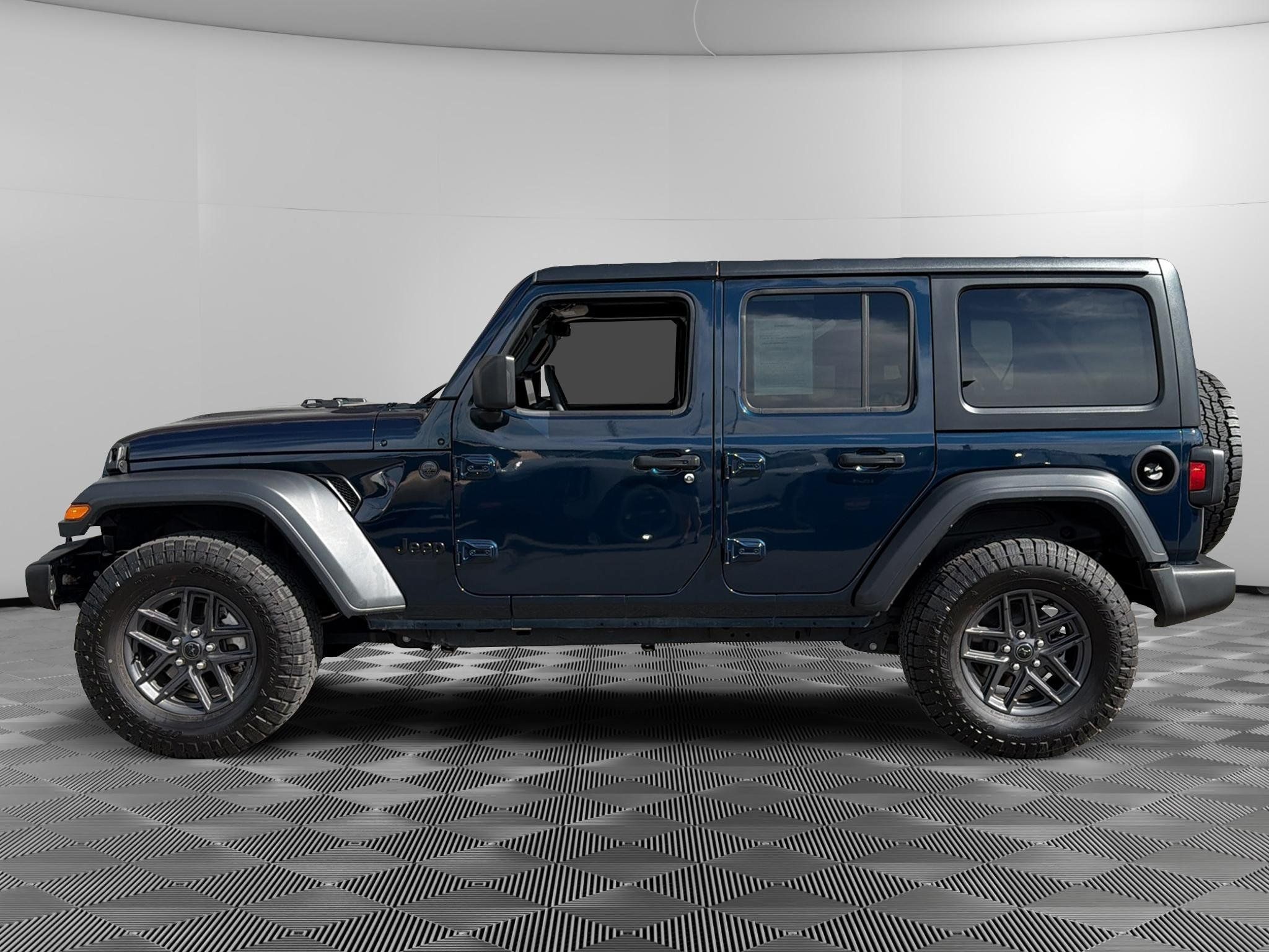 Used 2025 Jeep Wrangler Unlimited Sport AWD/4WD image 7