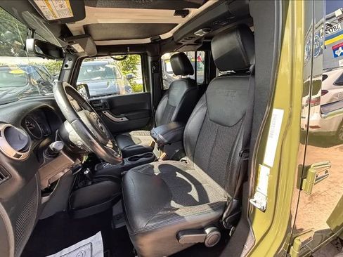 Used 2016 Jeep Wrangler Unlimited Sahara AWD/4WD image 13