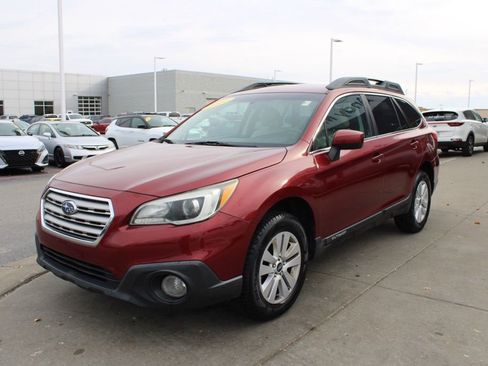 Used 2017 Subaru Outback 2.5i Premium image 3