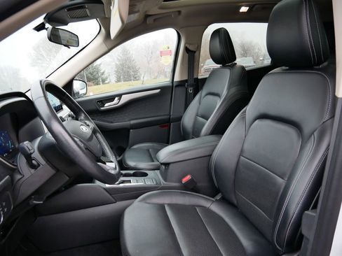 Used 2020 Ford Escape SE Sport image 3