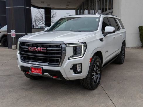 Used 2023 GMC Yukon AT4 w/ AT4 Premium Package image 3