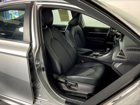 Used 2022 Toyota Camry SE image 10