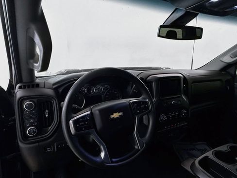 Used 2022 Chevrolet Silverado 2500 Custom w/ Custom Value Package AWD/4WD image 9