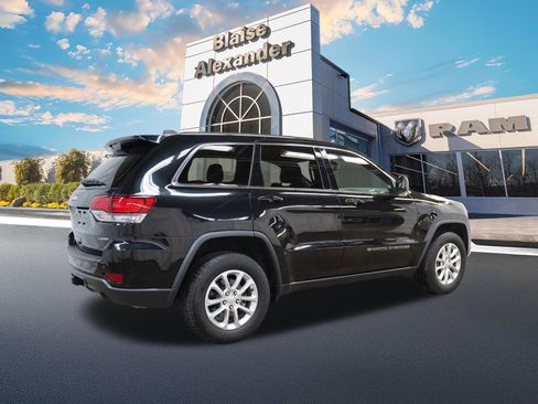 Used 2022 Jeep Grand Cherokee Laredo X AWD/4WD image 3