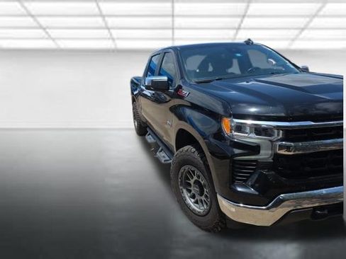 Used 2022 Chevrolet Silverado 1500 LT AWD/4WD image 1