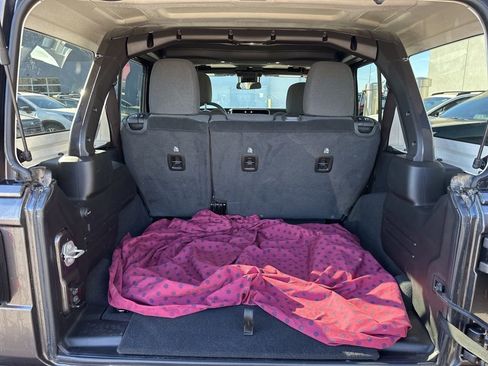 Used 2025 Jeep Wrangler Rubicon image 34