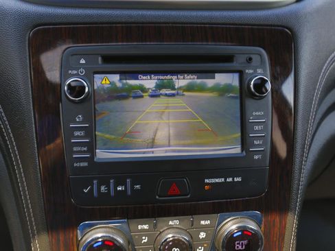 Used 2017 Chevrolet Traverse LT FWD image 13
