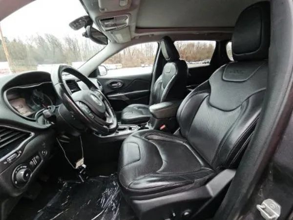 Used 2019 Jeep Cherokee Limited AWD/4WD image 2
