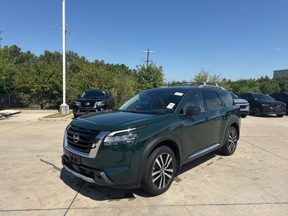Used 2024 Nissan Pathfinder Platinum w/ Cargo Package