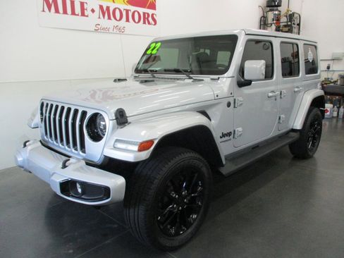 Used 2022 Jeep Wrangler Unlimited Sahara AWD/4WD image 3