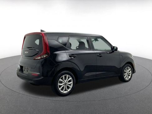 Used 2025 Kia Soul LX w/ LX Technology Package FWD image 9