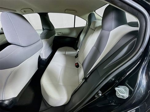 Used 2021 Toyota Corolla LE image 14