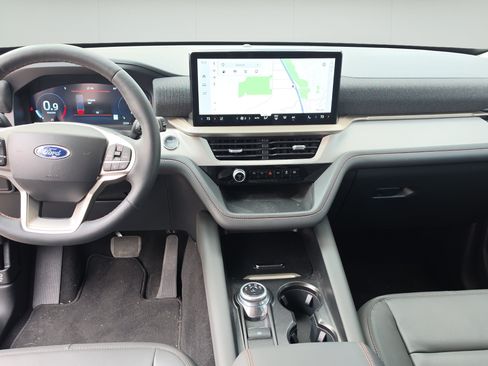 Used 2025 Ford Explorer Active w/ Active Comfort Package RWD image 23