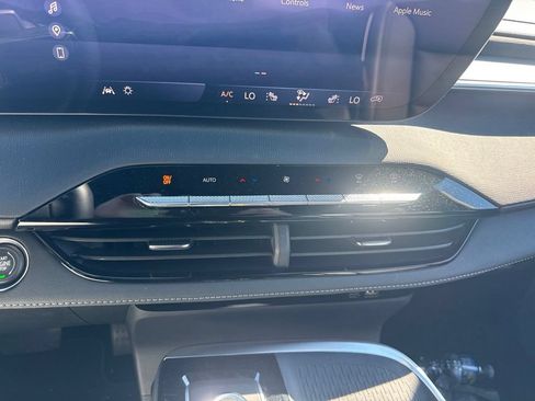 Used 2026 Buick Enclave Sport Touring AWD/4WD image 18