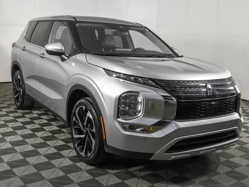 Used 2024 Mitsubishi Outlander AWD image 9