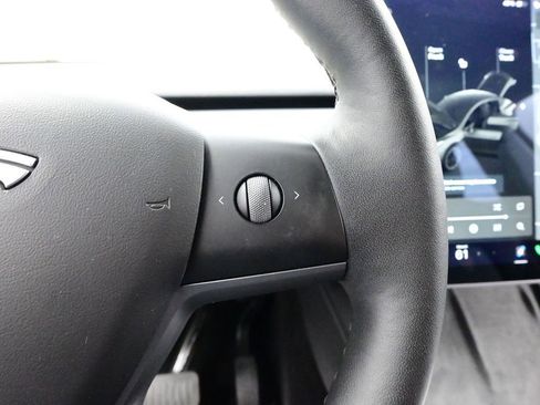 Used 2021 Tesla Model Y Long Range image 12