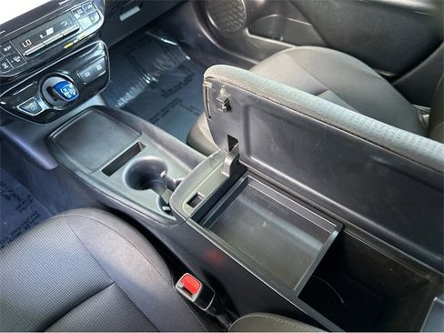 Used 2022 Toyota Prius L Eco image 31